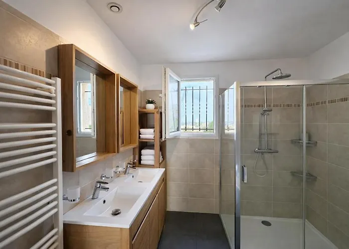 With Pool - Close To Montpellier & Beaches *